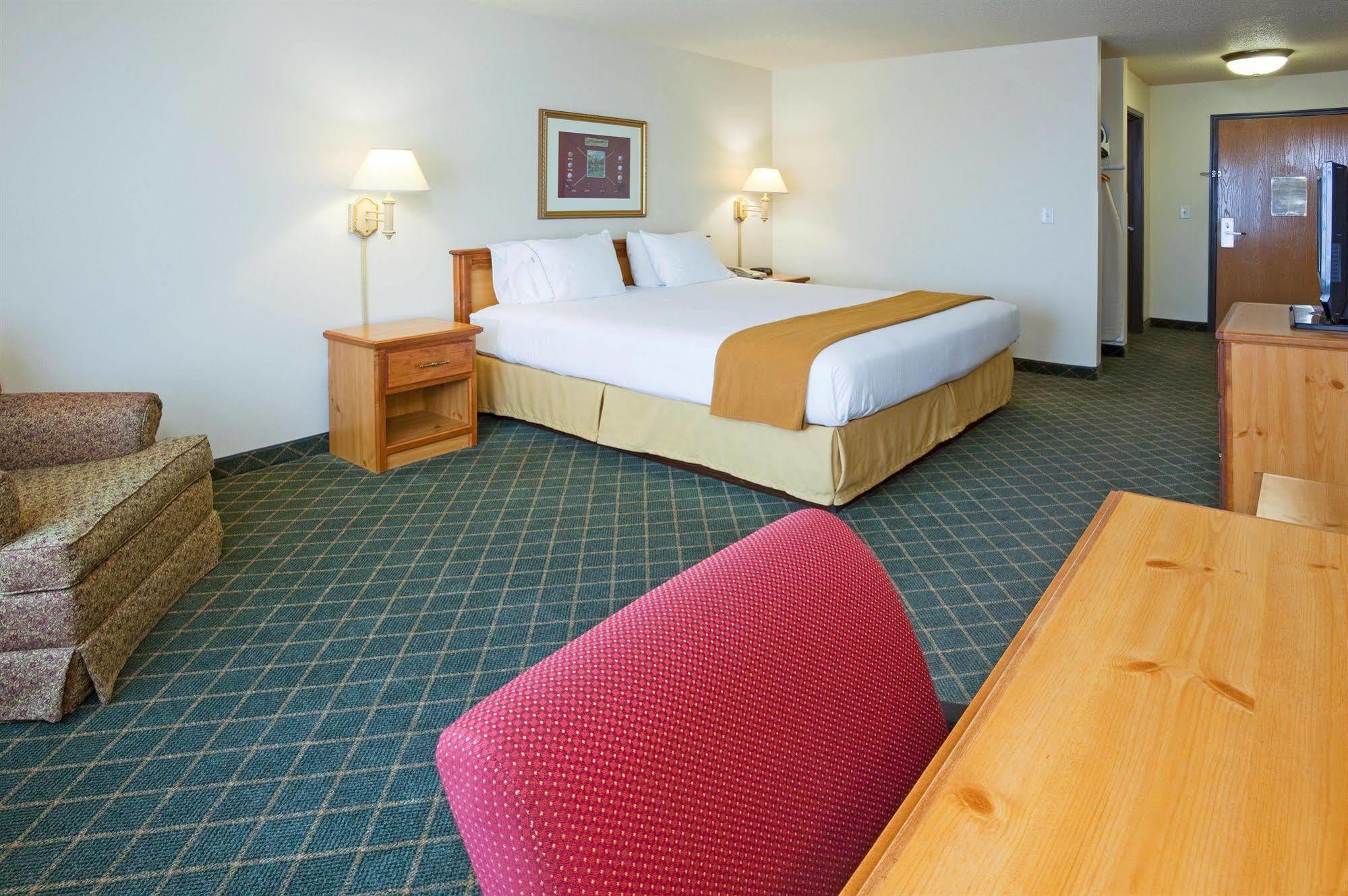 Holiday Inn Express & Suites Yankton By Ihg Chambre photo